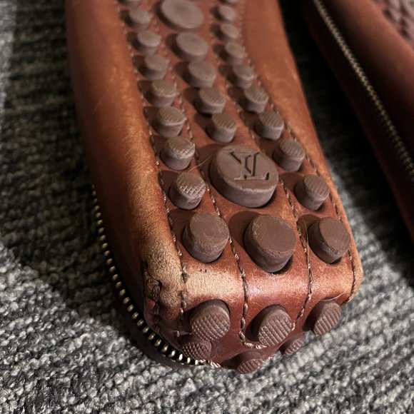 beautiful ombre leather and zipper accent Louis Vuitton Loafers - Picture 8 of 9